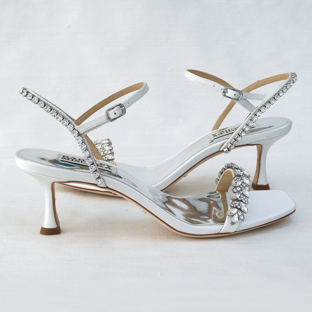 Badgley Mischka Kenya, White Bridal Sandals, Rhinestones, Low Heel NWT
